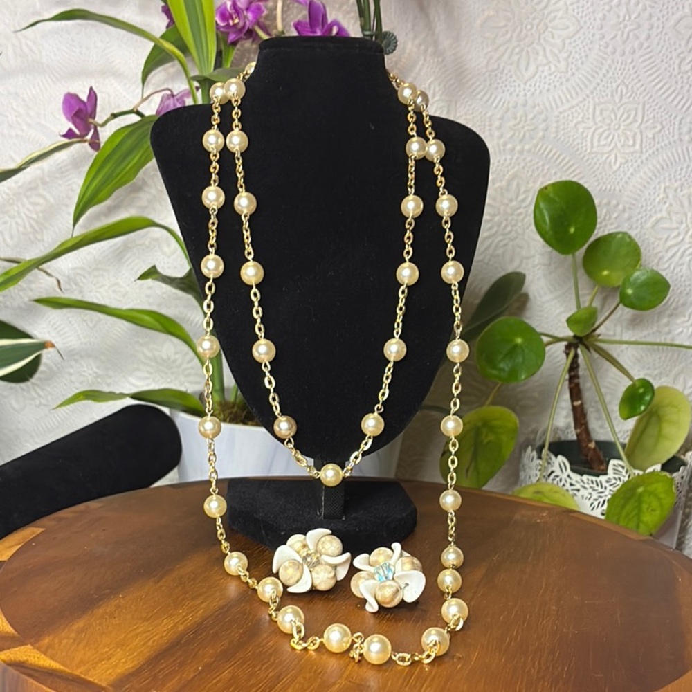 Vintage 50’s 60’s Gold and Cream Floral clip earrings. W/Bonus Pearl Necklace